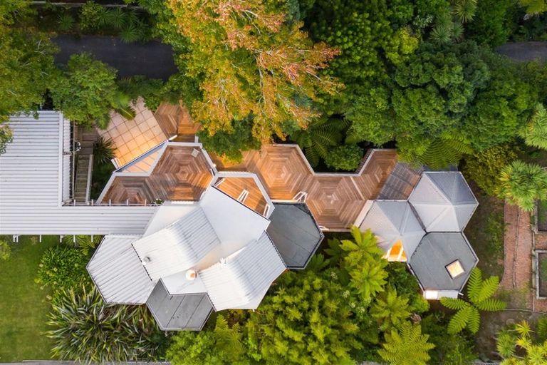 Photo of property in 25 Eastcliffe Road, Castor Bay, Auckland, 0620