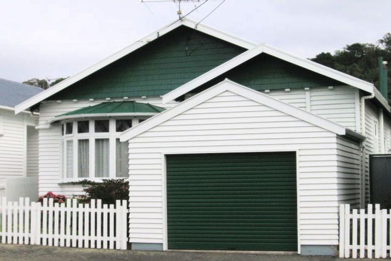 Photo of property in 6 Trevor Terrace, Newtown, Wellington, 6021