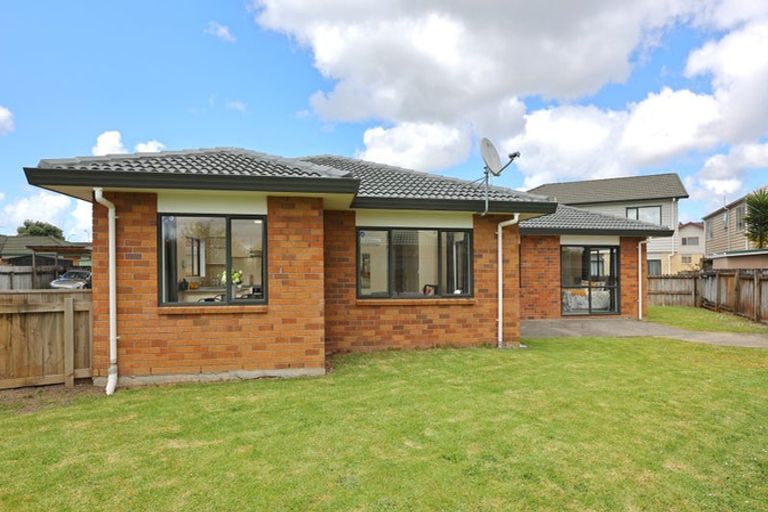 Photo of property in 23 Greenberry Drive, Ranui, Auckland, 0612