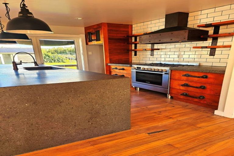 Photo of property in 36 Shoemaker Road, Waipu, 0510