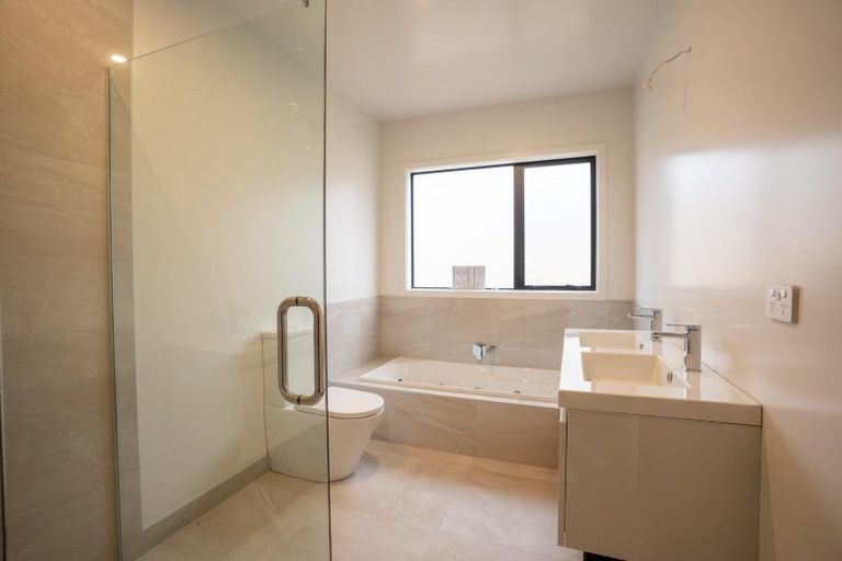 Photo of property in 44 Sardinia Grove, Fitzherbert, Palmerston North, 4410