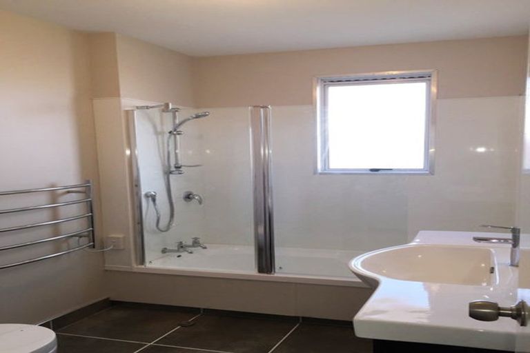 Photo of property in 12 Volta Place, Clendon Park, Auckland, 2103