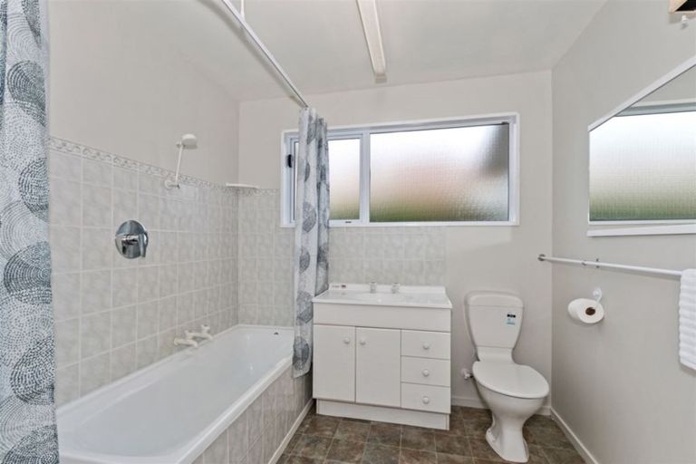 Photo of property in 2/37 Wainoni Road, Wainoni, Christchurch, 8061