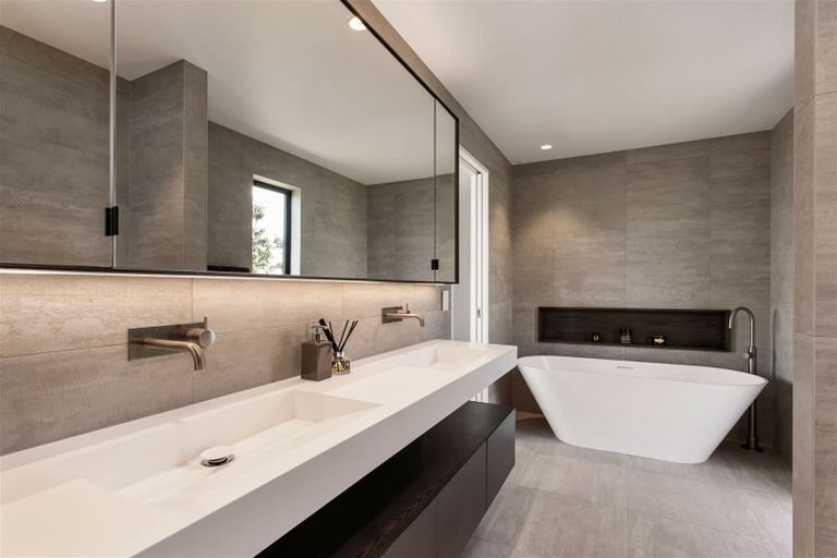 Photo of property in 3 Inverness Lane, Redcliffs, Christchurch, 8081