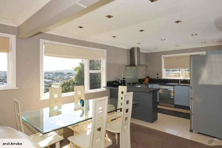 Photo of property in 48 Brooker Grove, Newlands, Wellington, 6037