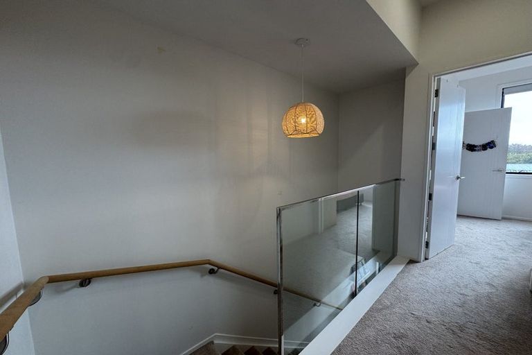 Photo of property in 27d Dawnhaven Drive, Te Atatu Peninsula, Auckland, 0610