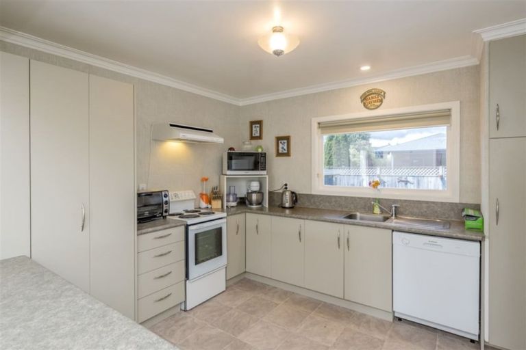 Photo of property in 98 Bartholomew Road, Levin, 5510