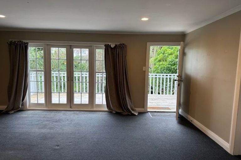 Photo of property in 3/133 Kelburn Parade, Kelburn, Wellington, 6012