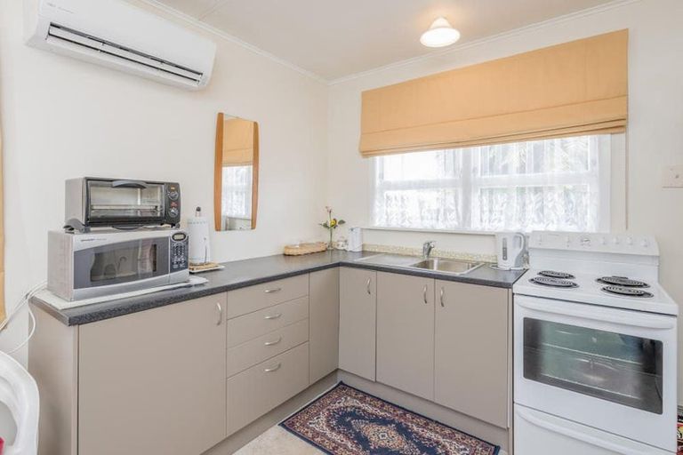 Photo of property in 11 Weraroa Road, Levin, 5510