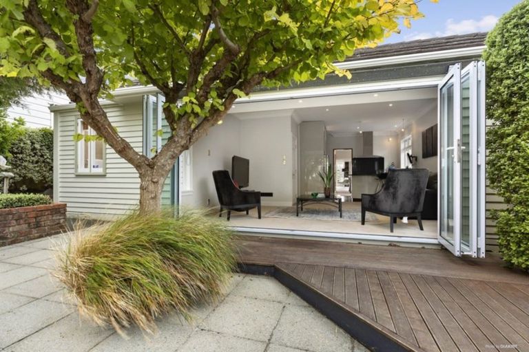 Photo of property in 19 Bidwill Street, Mount Cook, Wellington, 6021