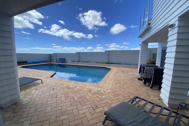 Photo of property in 17 Quedley Court, Eastern Beach, Auckland, 2012