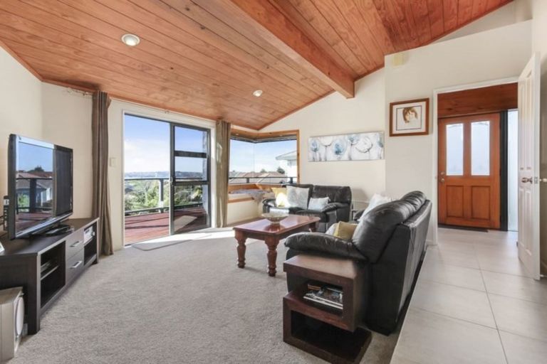 Photo of property in 94 Luckens Road, West Harbour, Auckland, 0618