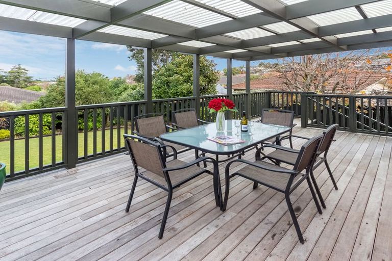 Photo of property in 6 Channing Crescent, Botany Downs, Auckland, 2010