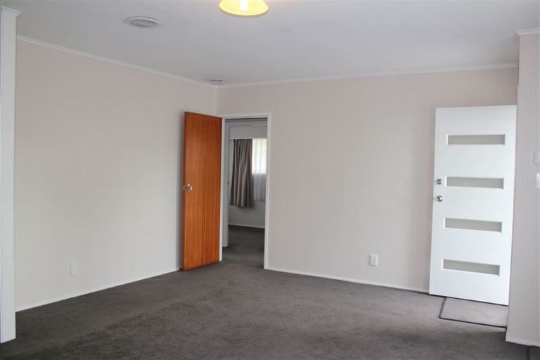 Photo of property in 1/71 Hepburn Road, Glendene, Auckland, 0602