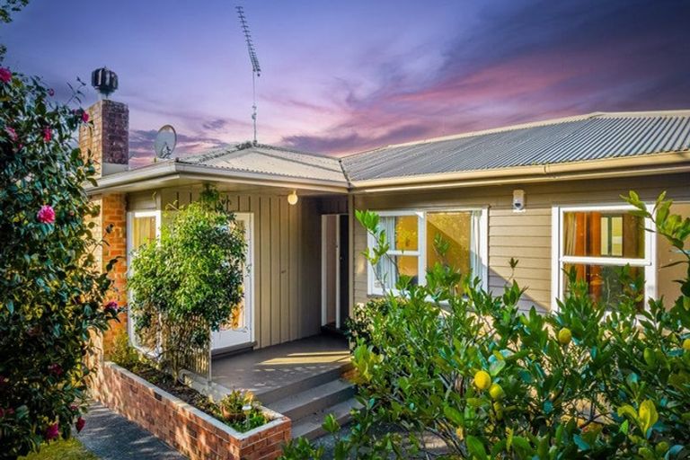 Photo of property in 28 O'donn Avenue, Beach Haven, Auckland, 0626