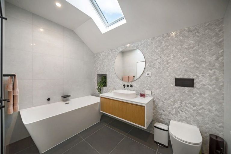 Photo of property in 17 Double Cone Road, Jacks Point, Queenstown, 9371