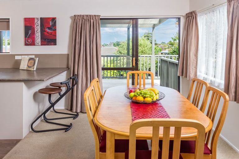 Photo of property in 6 Channing Crescent, Botany Downs, Auckland, 2010