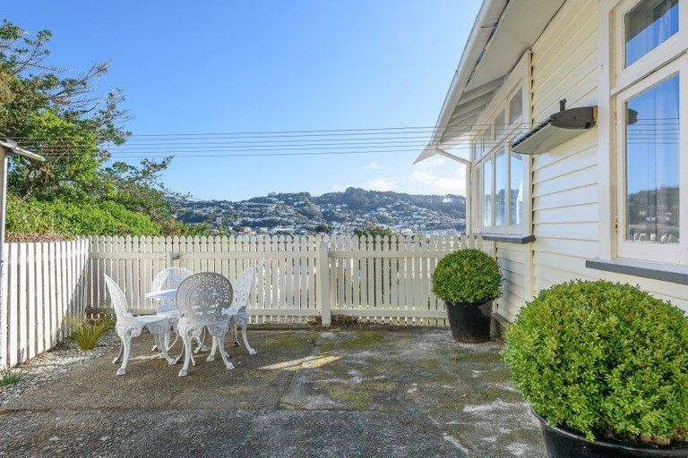 Photo of property in 5 Lonsdale Crescent, Rongotai, Wellington, 6022