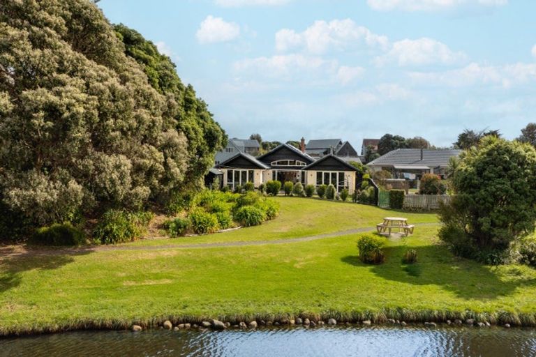 Photo of property in 196 Tutere Street, Waikanae Beach, Waikanae, 5036