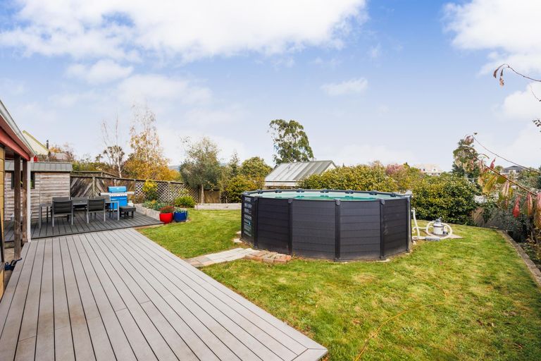 Photo of property in 21 Heathcote Place, Fitzherbert, Palmerston North, 4410