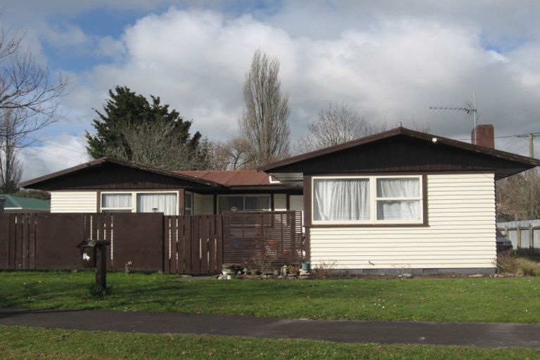 Photo of property in 14 Southsea Crescent, Silverdale, Hamilton, 3216