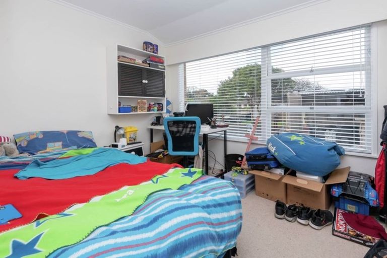 Photo of property in 100 Botany Road, Botany Downs, Auckland, 2010
