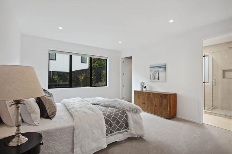 Photo of property in 28a Oliver Twist Avenue, Mellons Bay, Auckland, 2014