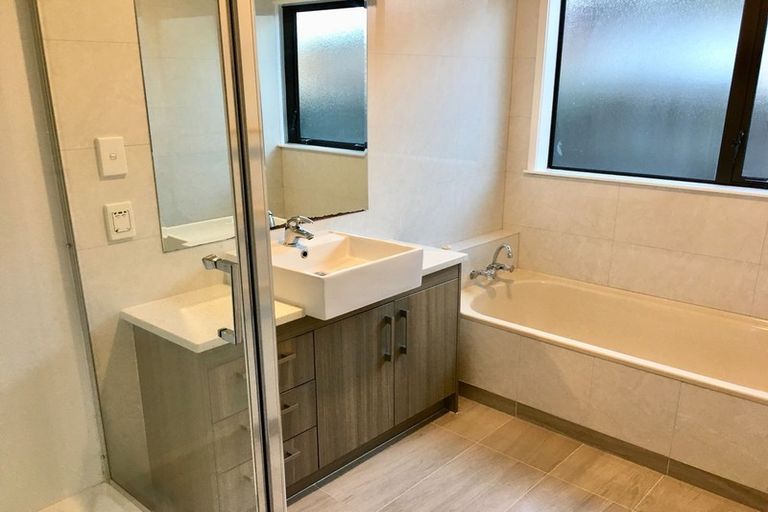 Photo of property in 20 Golfland Drive, Golflands, Auckland, 2013