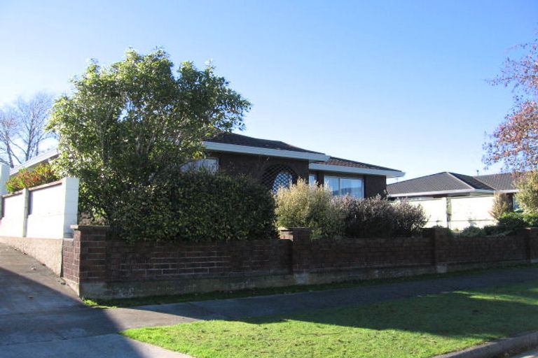 Photo of property in 8 Grange Place, Milson, Palmerston North, 4414