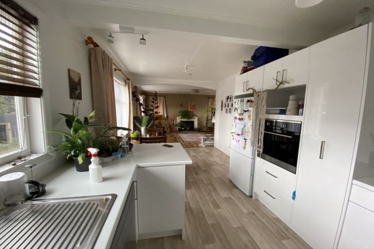 Photo of property in 214 Bridge Street, Eltham, 4322