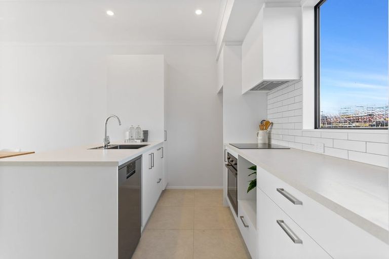 Photo of property in 40 Cambie Avenue, Red Beach, 0932