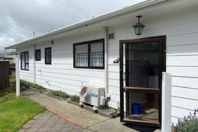 Photo of property in 1/2 Russell Street, Whanganui, 4500