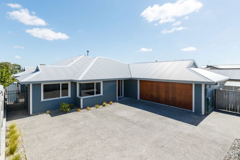 Photo of property in 5 Silkwood Place, Fitzherbert, Palmerston North, 4410
