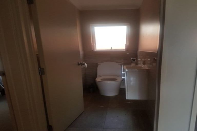 Photo of property in 2 Senator Drive, Manurewa, Auckland, 2105