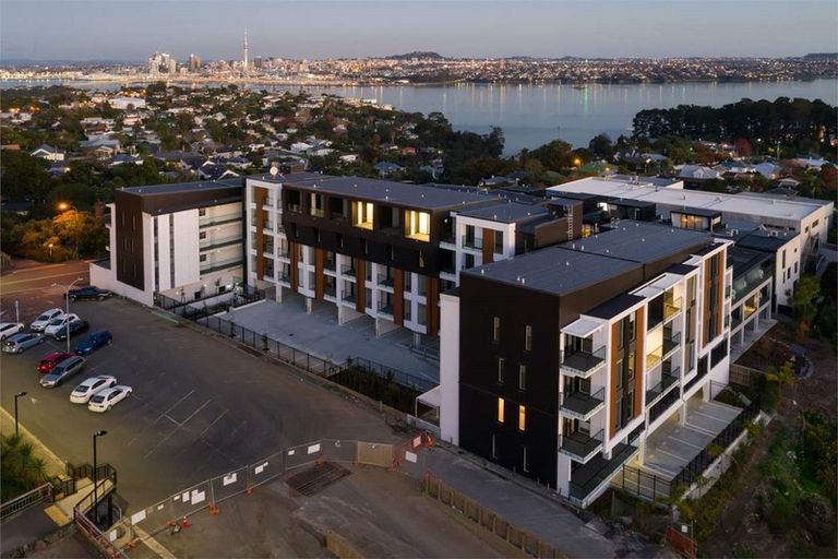 Photo of property in 414/19 Rawene Road, Birkenhead, Auckland, 0626