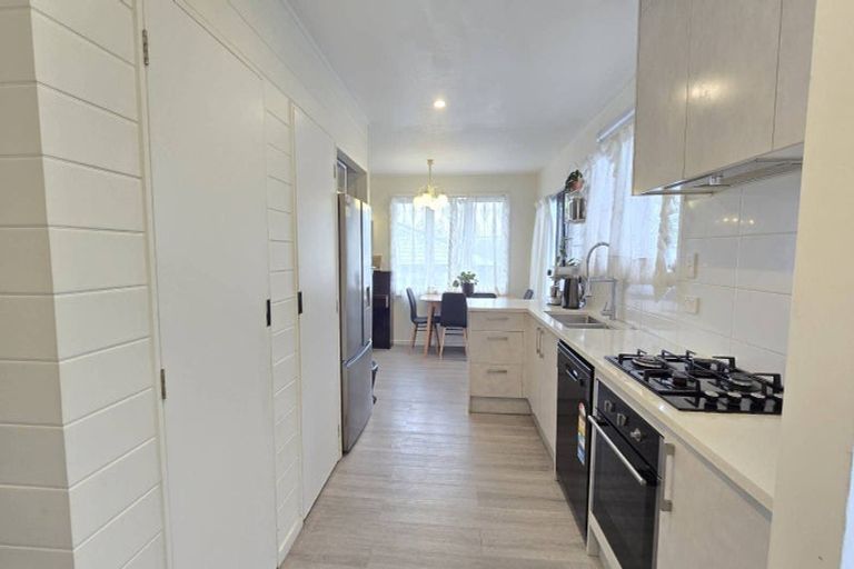 Photo of property in 15 Sherwood Avenue, Te Atatu South, Auckland, 0610