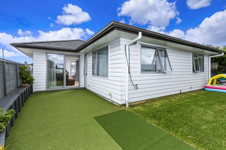 Photo of property in 850 East Coast Road, Oteha, Auckland, 0630