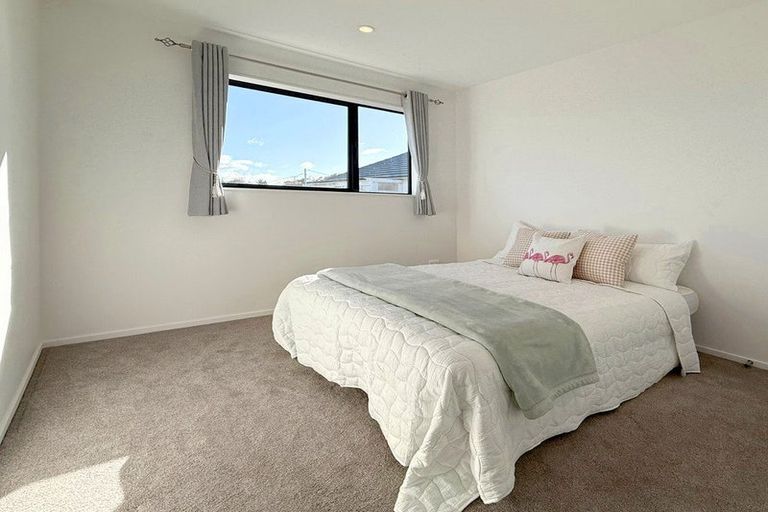Photo of property in 5/17 Rewarewa Road, Te Atatu Peninsula, Auckland, 0610
