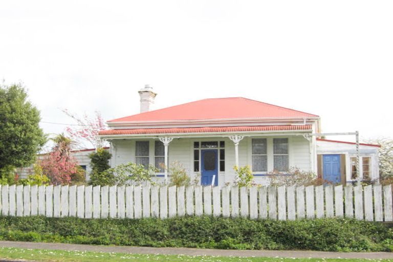 Photo of property in 28 Elliot Street, Inglewood, 4330