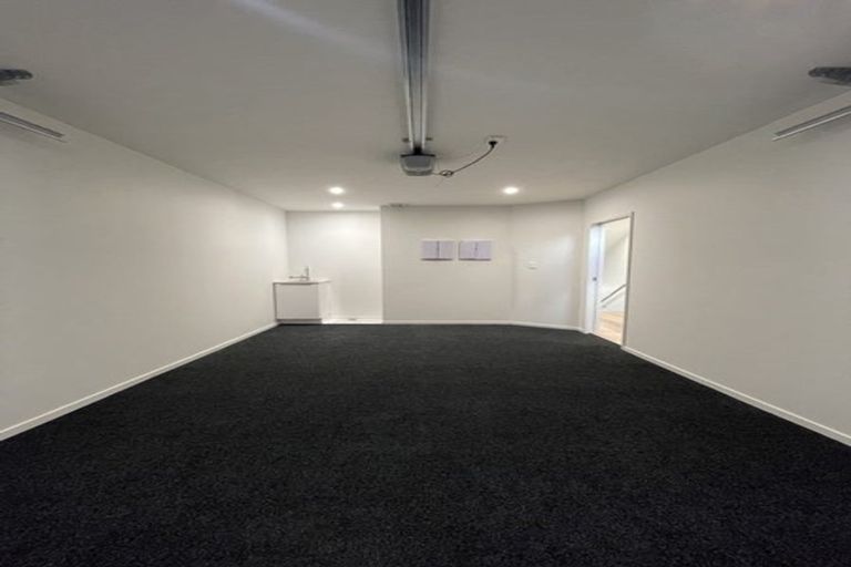 Photo of property in 4/10 Vinifera Place, Fairview Heights, Auckland, 0632