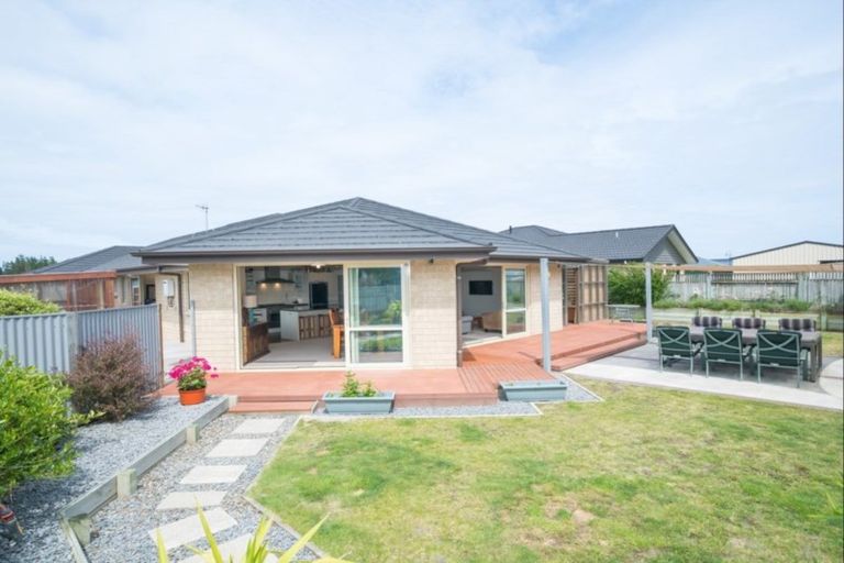Photo of property in 24 Sandown Avenue, Himatangi Beach, Foxton, 4891
