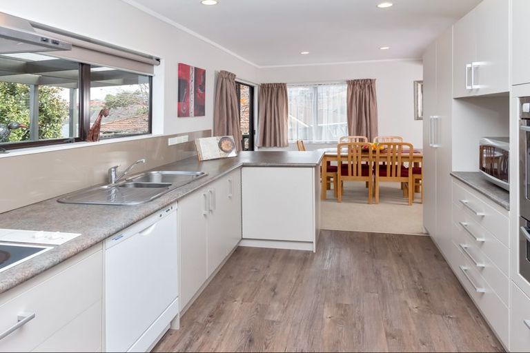 Photo of property in 6 Channing Crescent, Botany Downs, Auckland, 2010