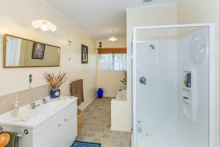 Photo of property in 128 Rua Avenue, Waitarere Beach, Levin, 5510