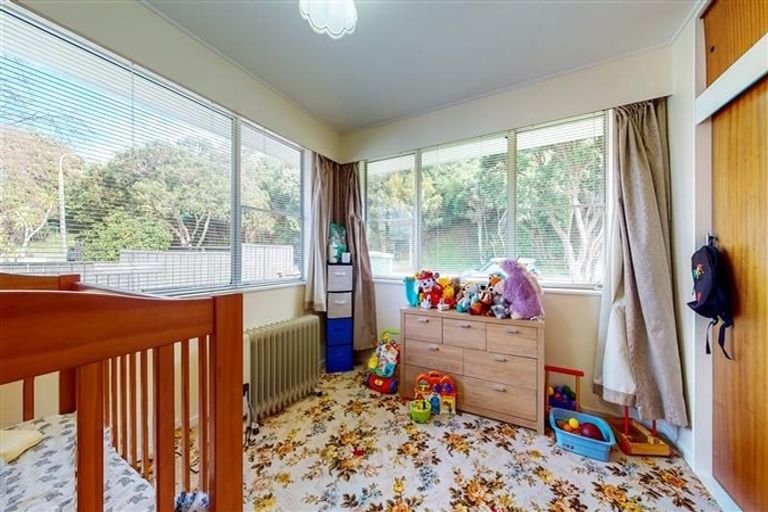 Photo of property in 68 Akaroa Drive, Maupuia, Wellington, 6022