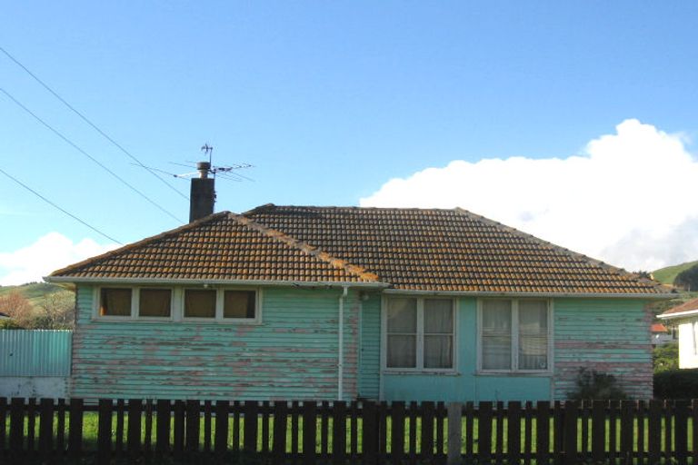 Photo of property in 15 D'urville Street, Cannons Creek, Porirua, 5024