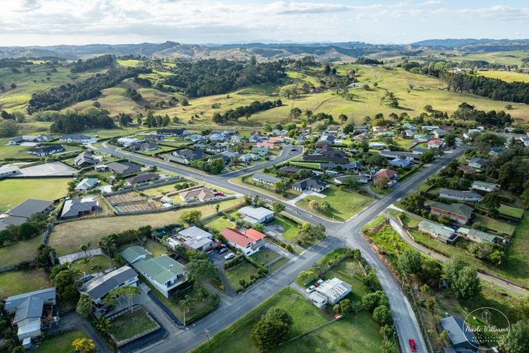 Photo of property in 37 Whaka Street, Maungaturoto, 0520