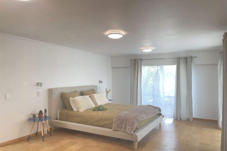 Photo of property in 5 Ballial Place, West Harbour, Auckland, 0618