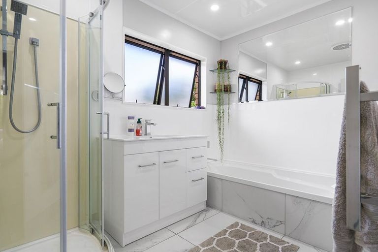 Photo of property in 12 Third Avenue, Avenues, Whangarei, 0110