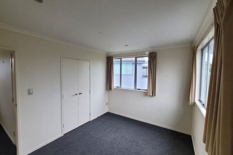Photo of property in 11l Clearwater Cove, West Harbour, Auckland, 0618