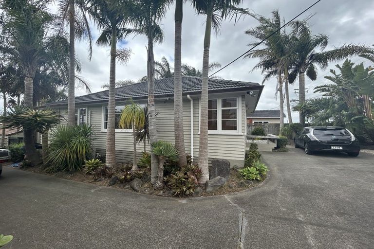 Photo of property in 1/7 Merton Avenue, Glenfield, Auckland, 0627